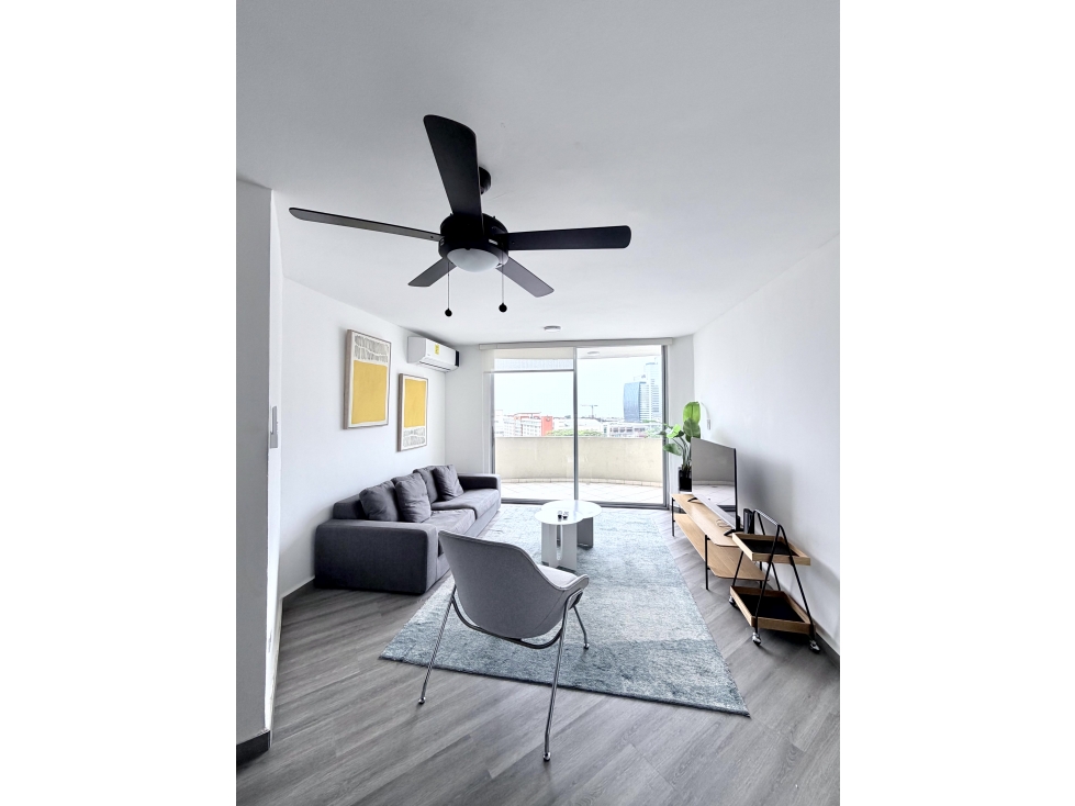 Alquilo amplio apartamento en PH Excelsior, Calle 50