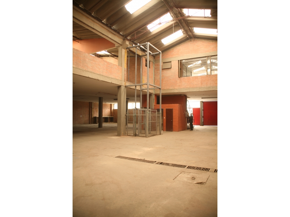 ARRIENDO BODEGA ZONA INDUSTRIAL LA SEVILLANA — foto 3