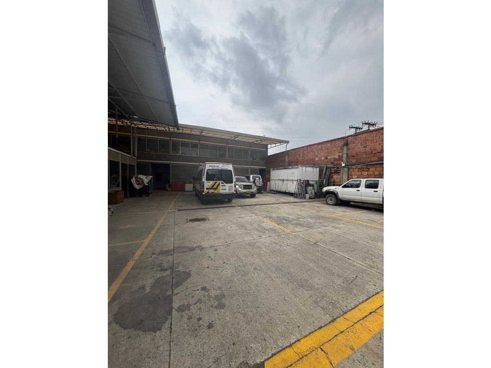 VENDO BODEGA EN PUENTE ARANDA ZONA INDUSTRIAL — foto 2