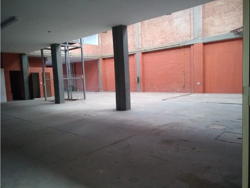ARRIENDO BODEGA ZONA INDUSTRIAL LA SEVILLANA — foto 4