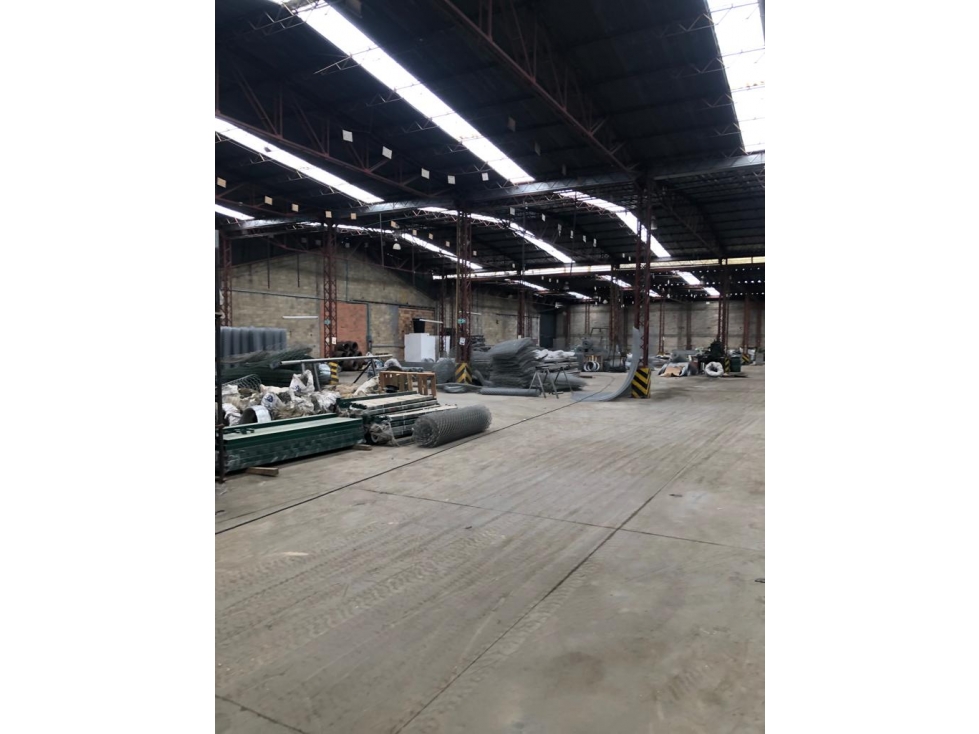 ARRIENDO BODEGA EN CAZUCA ZONA INDUSTRIAL - 2