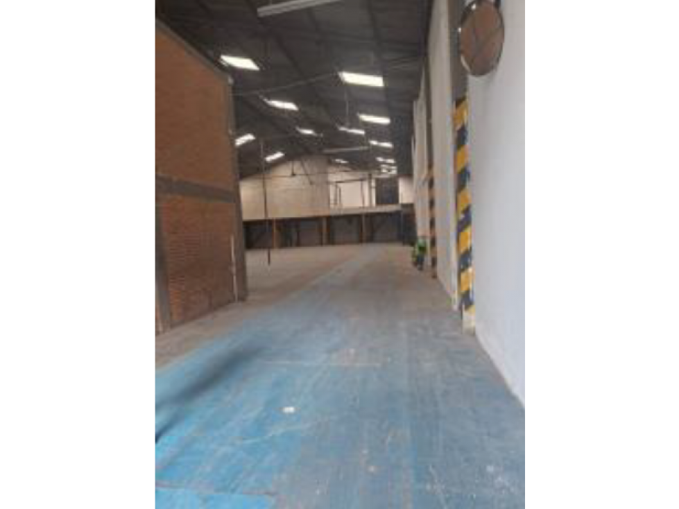 ARRIENDO BODEGA EN ENGATIVA — foto 4
