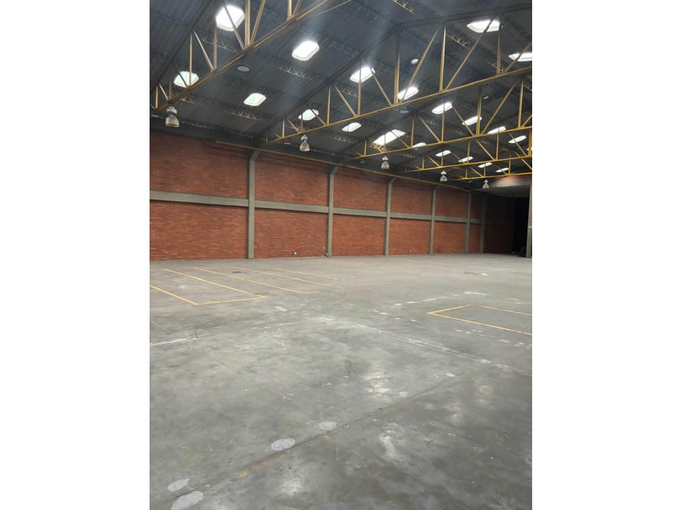 ARRIENDO BODEGA ZONA INDUSTRIAL MONTEVIDEO