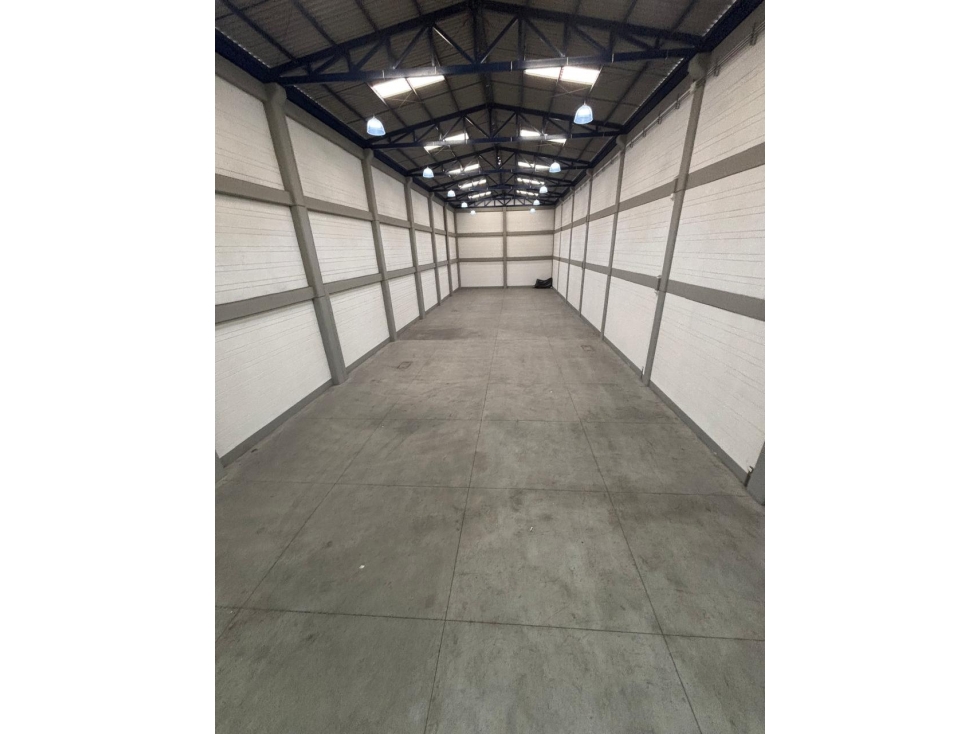 ARRIENDO BODEGA ZONA INDUSTRIAL ALAMOS
