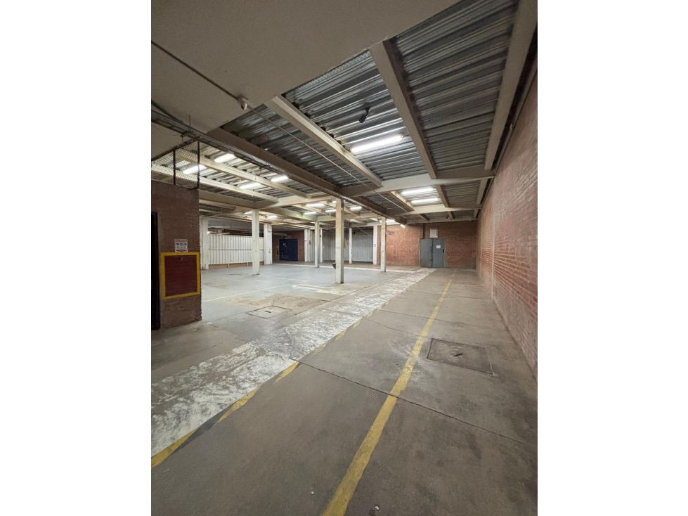 ARRIENDO BODEGA ZONA INDUSTRIAL LA SEVILLANA