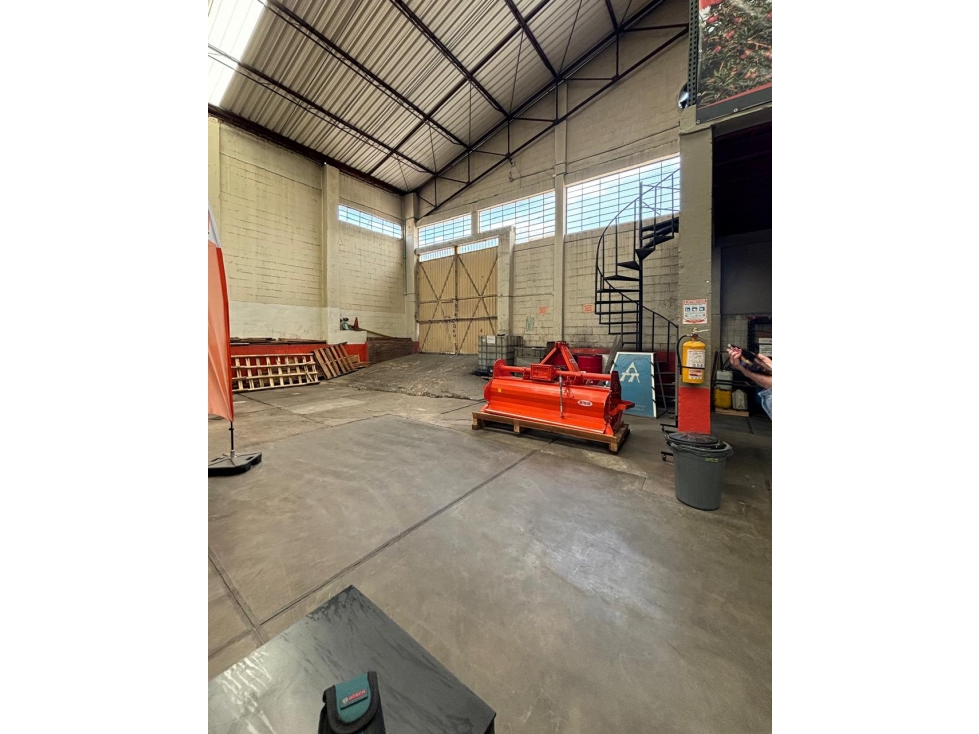 ARRIENDO BODEGA ZONA INDUSTRIAL PUENTE ARANDA — foto 2