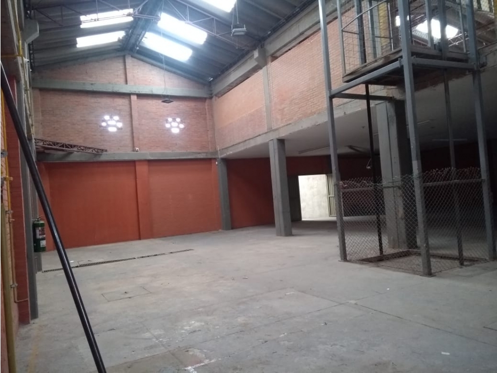 ARRIENDO BODEGA ZONA INDUSTRIAL LA SEVILLANA — foto 5