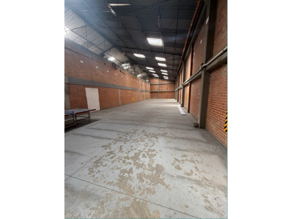 VENTA O ARRIENDO BODEGA EN MONTEVIDEO