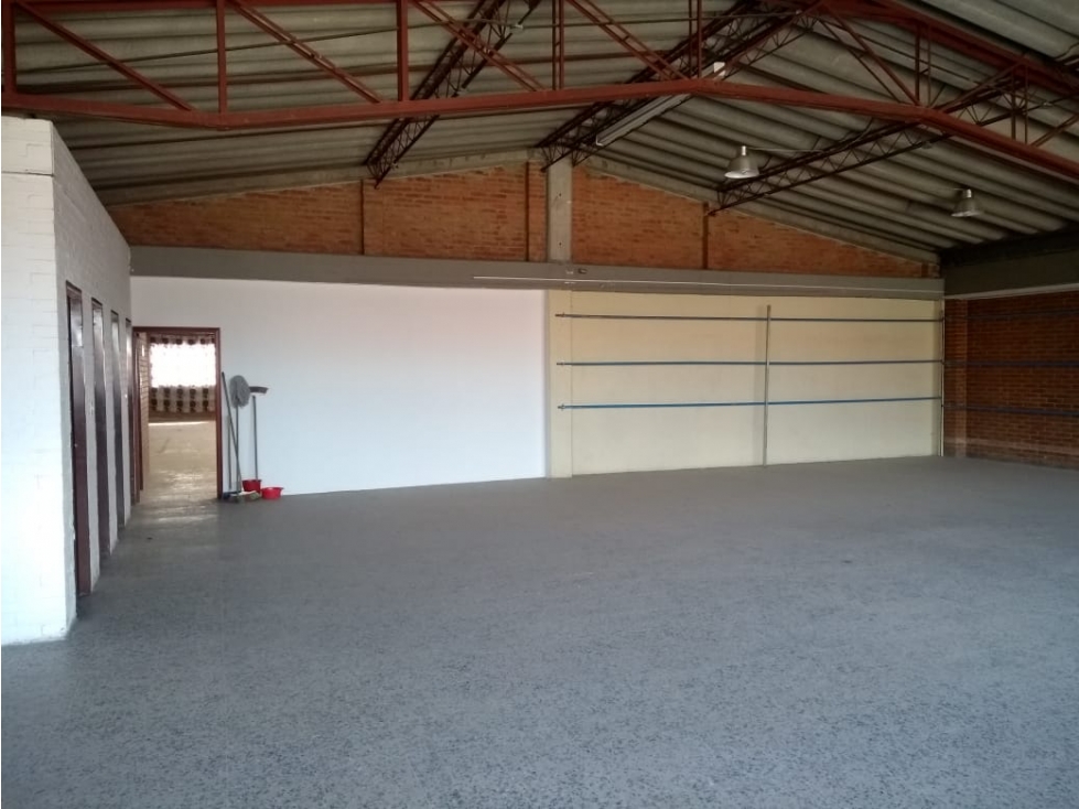 ARRIENDO BODEGA ZONA INDUSTRIAL LA SEVILLANA — foto 6