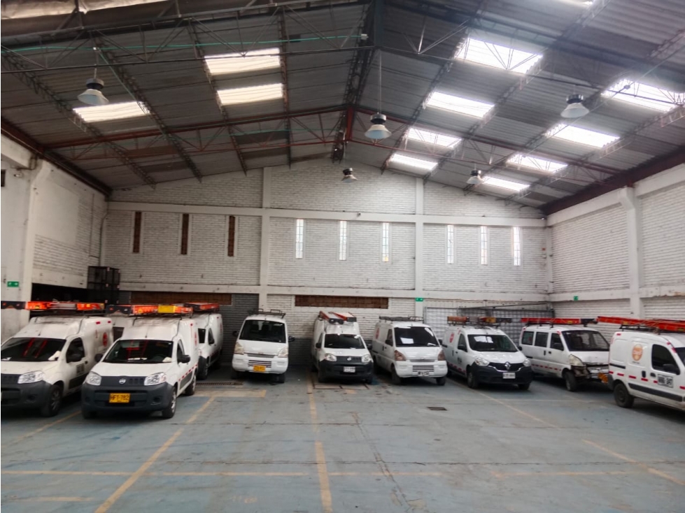 ARRIENDO BODEGA EN EL 12 DE OCTUBRE