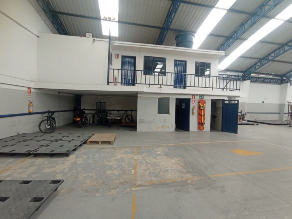 SE ARRIENDA BODEGA EN BARRIOS UNIDOS - 6