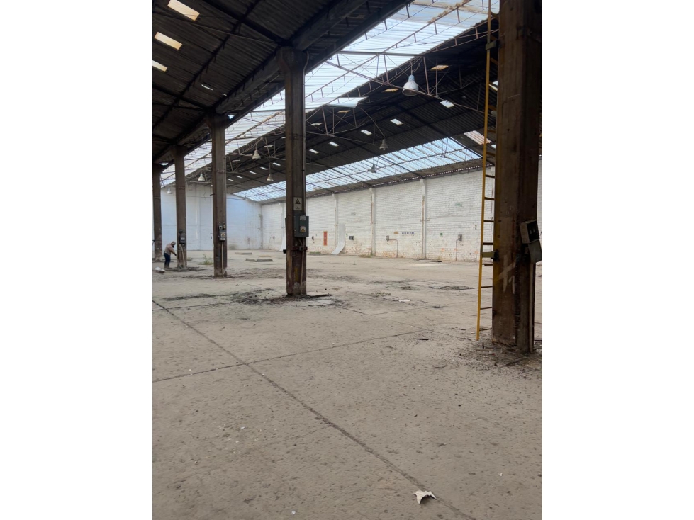 ARRIENDO BODEGA ZONA INDUSTRIAL CAZUCA — foto 4