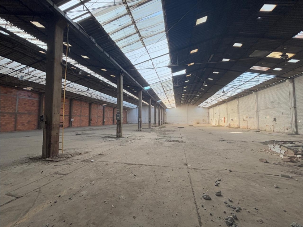 ARRIENDO BODEGA ZONA INDUSTRIAL CAZUCA — foto 5