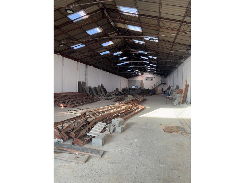 ARRIENDO BODEGA EN ENGATIVA — foto 6