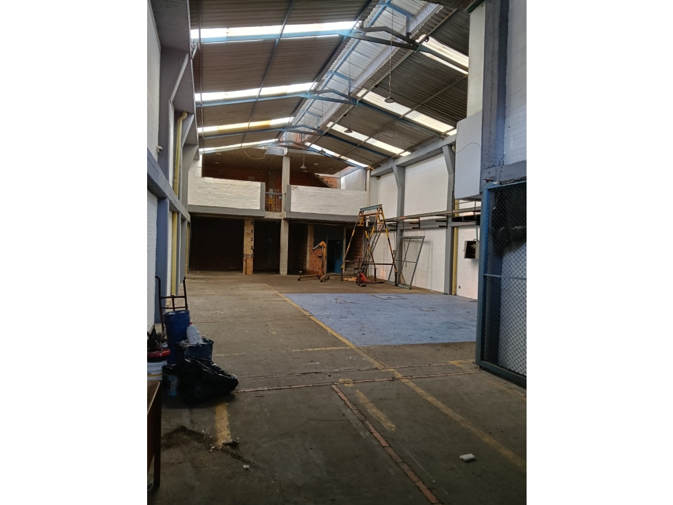 SE VENDE BODEGA INDUSTRIAL BARRIO CARVAJAL