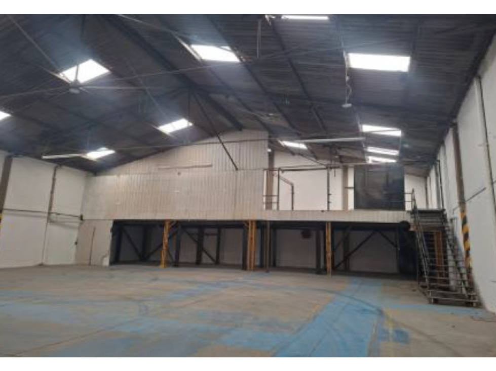 ARRIENDO BODEGA EN ENGATIVA