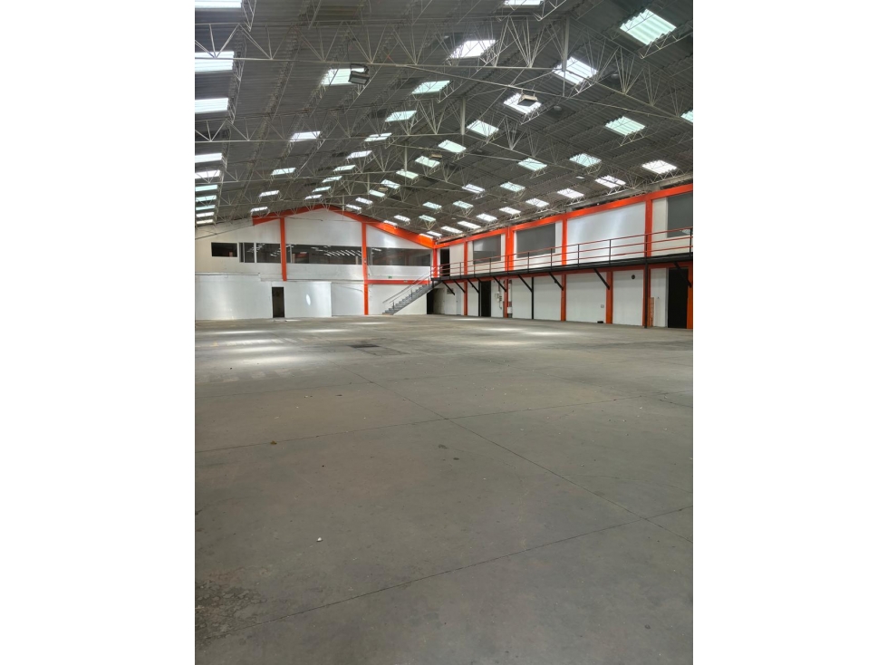SE ARRIENDA O SE VENDE BODEGA ZONA INDUSTRIAL FONTIBON - 3