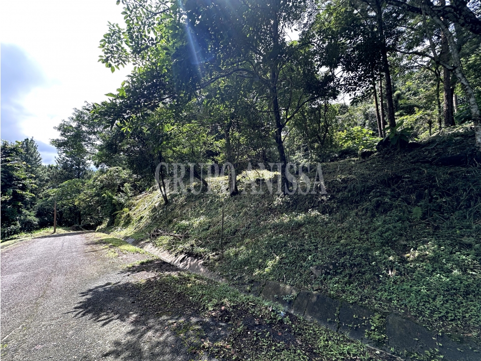 Oportunidad! Se Vende Amplio terreno en Altos del Maria