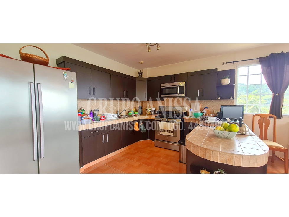 Se Vende Amplia y Hermosa Casa en Altos del Maria — foto 4