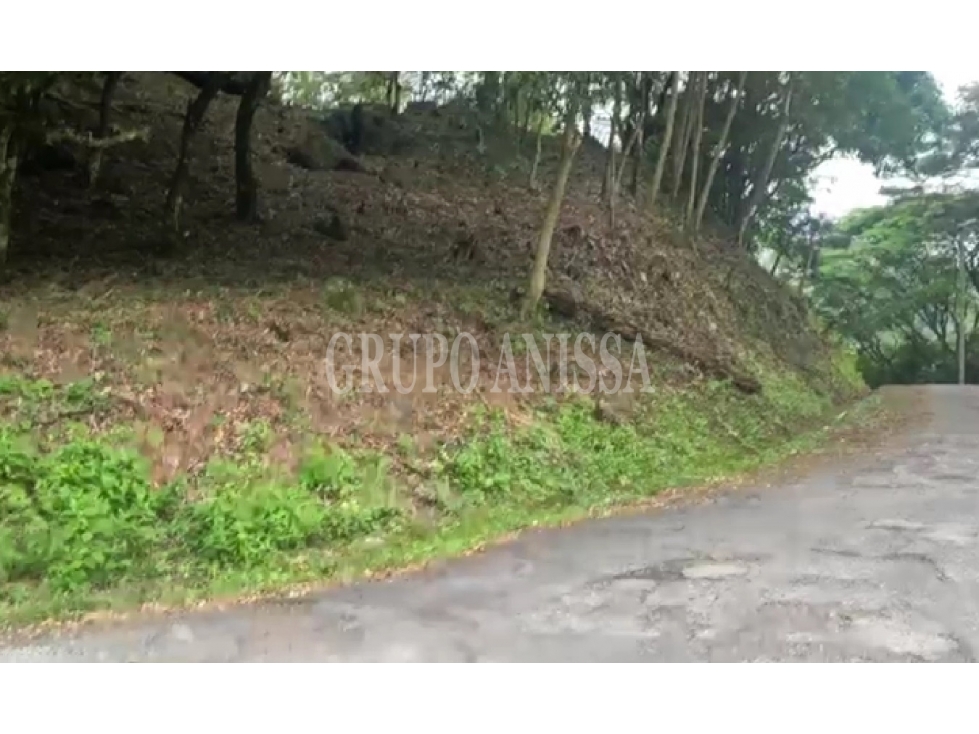 Oportunidad! Se Vende Terreno de Esquina en Altos del Maria