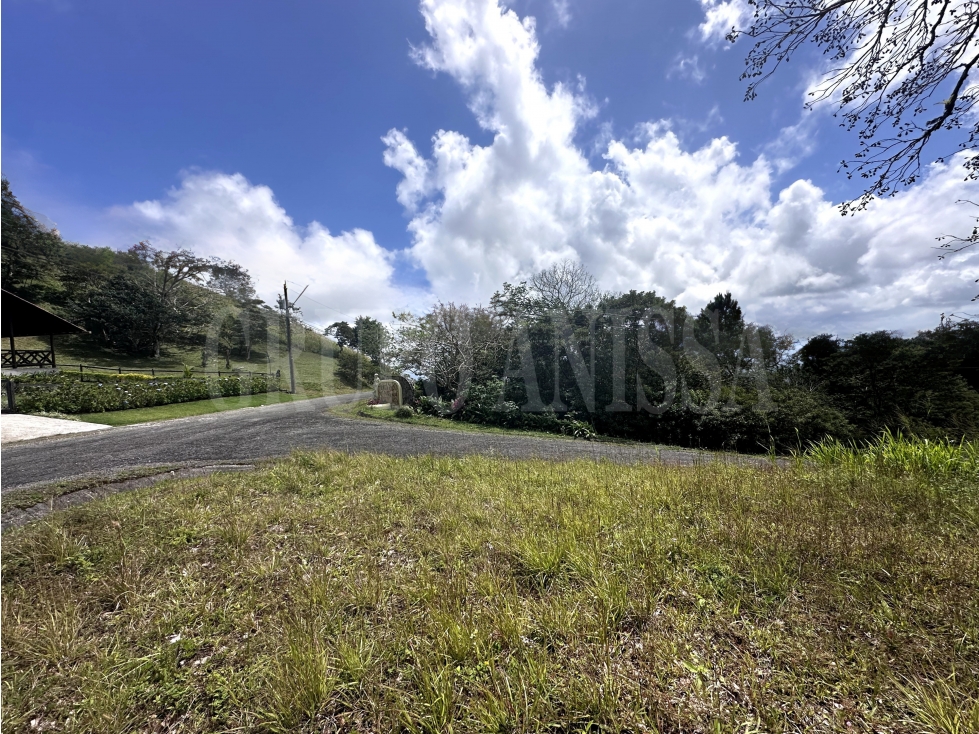 Oportunidad! Se Vende Hermoso lote de Esquina en Altos del Maria