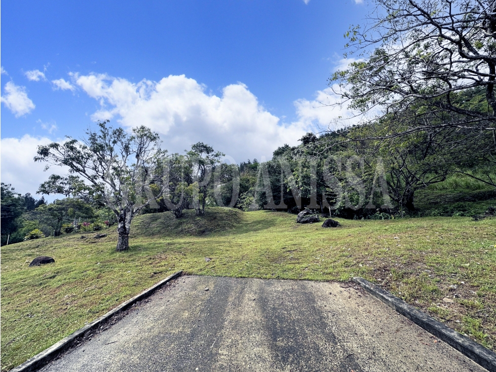 Oportunidad! Se vende Hermoso Terreno con Vistas en Altos del Maria — foto 2