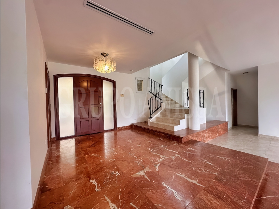 OPORTUNIDAD! Se vende Amplia Casa en Tucan Country Cocoli — foto 3