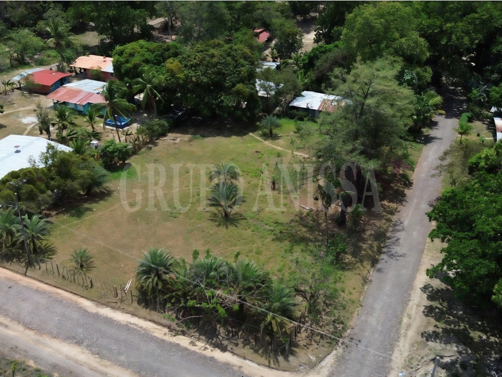 Oportunidad! Se vende Terreno Plano de Esquina en Nueva Gorgona — foto 2