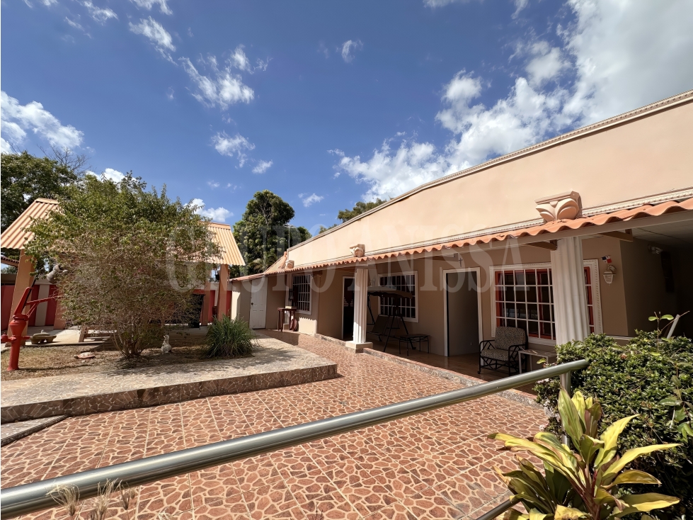 Se Vende! Amplia Casa con Apartamento Adosado en Nueva Gorgona