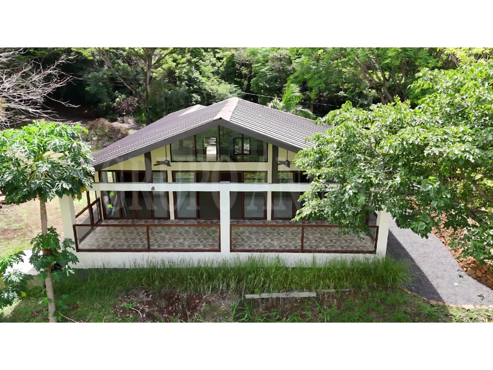 Se Vende Casa con Impresionantes vistas en Altos del Maria