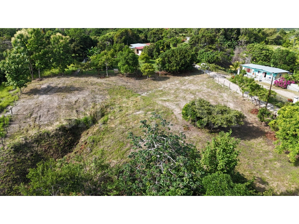 OPORTUNIDAD! Se Vende Amplio Terreno en Rio Hato - 2