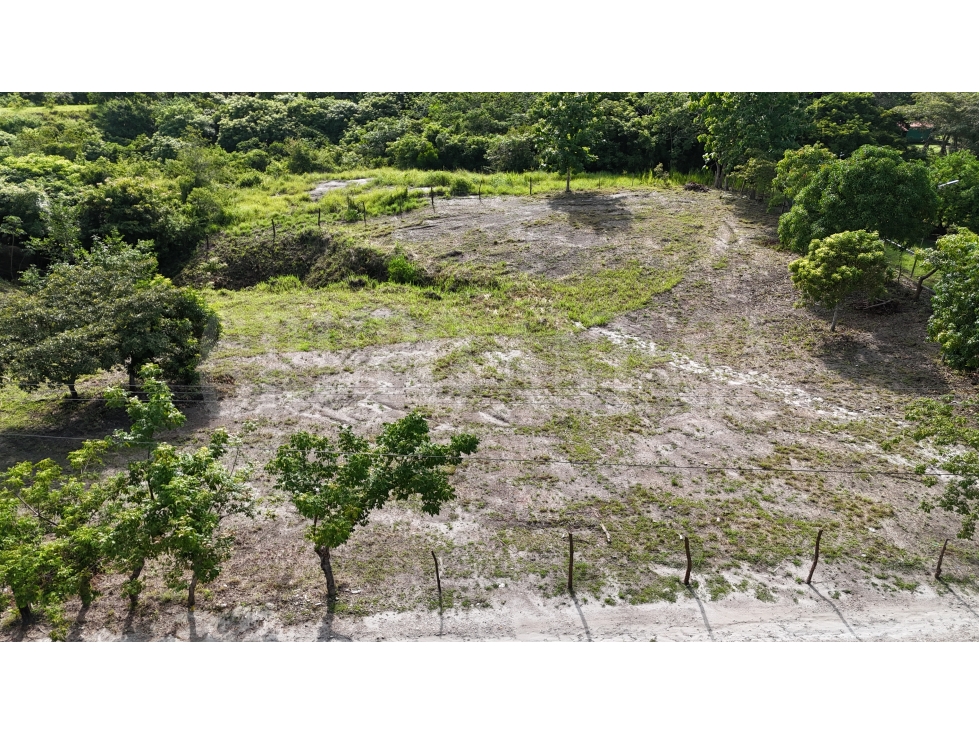 OPORTUNIDAD! Se Vende Amplio Terreno en Rio Hato - 4