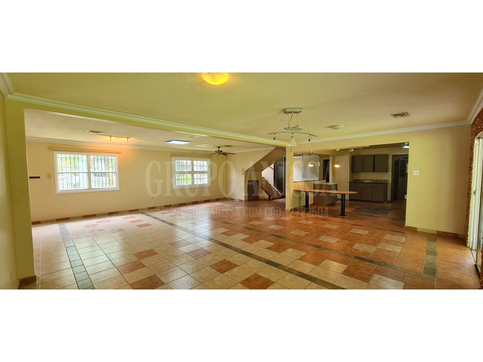 OPORTUNIDAD! Se Alquila Amplia Casa Unifamiliar en Clayton — foto 4