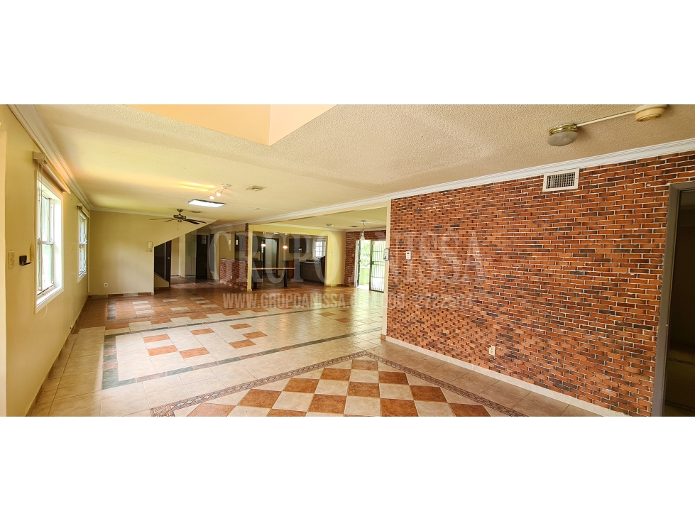 OPORTUNIDAD! Se Alquila Amplia Casa Unifamiliar en Clayton — foto 3
