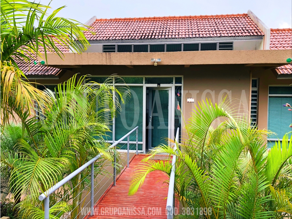 Se Vende Moderna y Amplia Casa en Altos del Maria