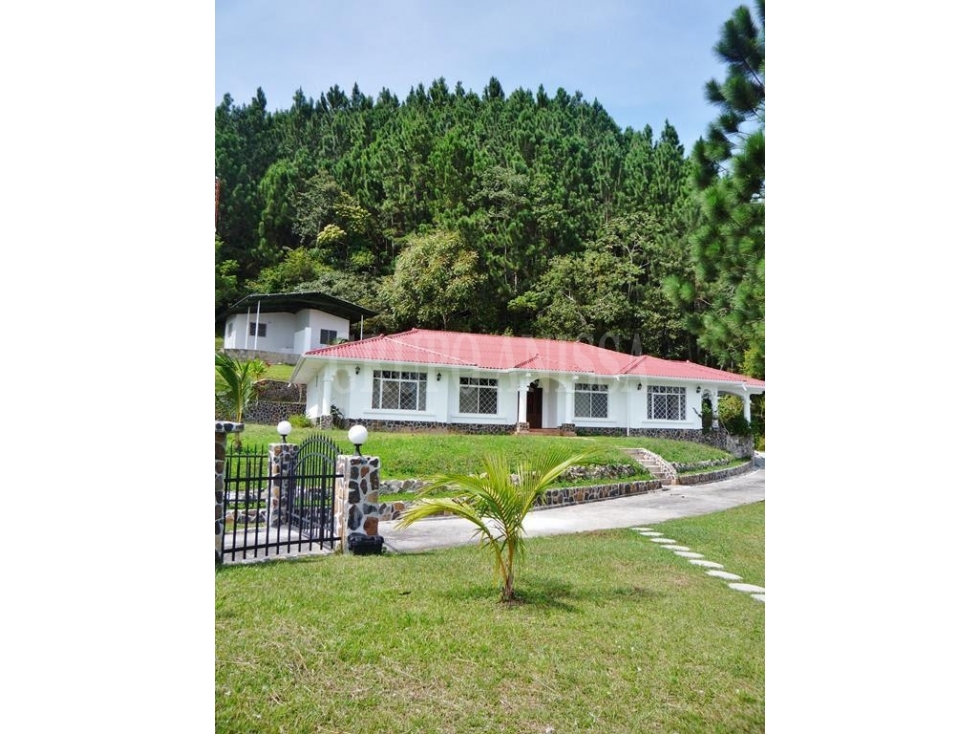 Oportunidad Única! Se Vende Casa Con Vistas Impresionantes en Sora - 2