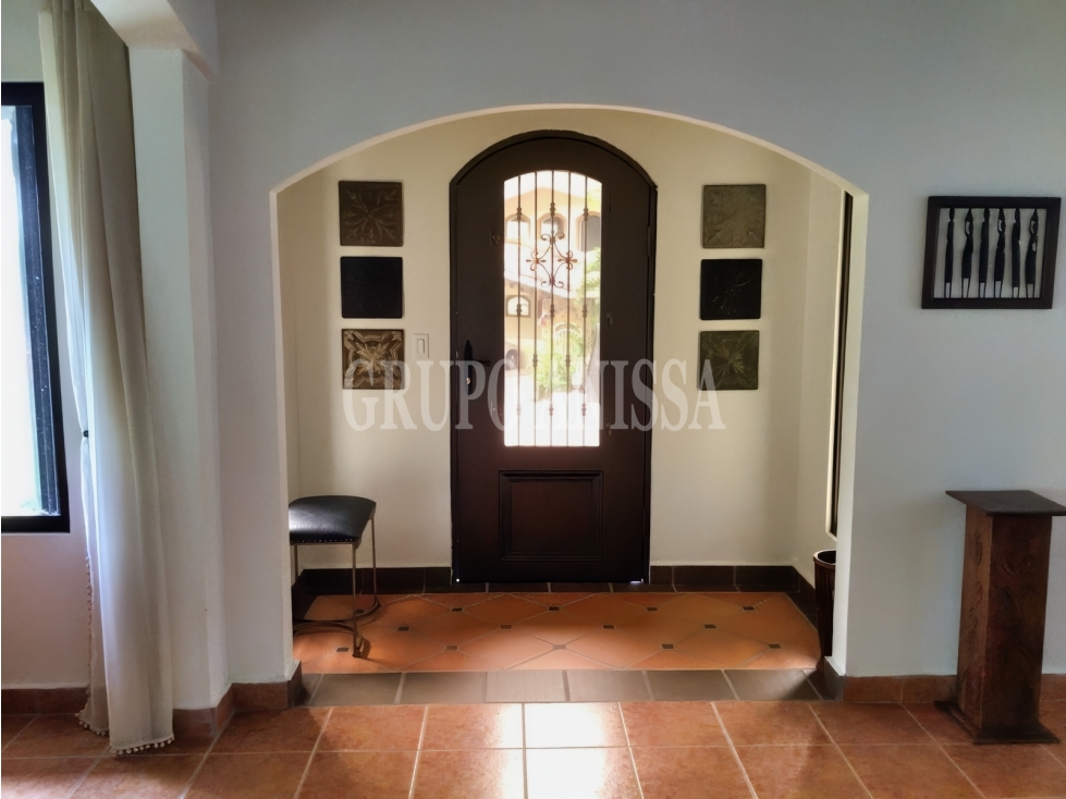 Oportunidad! Se Vende o Alquila Hermosa casa Chalet en Altos del Maria — foto 2