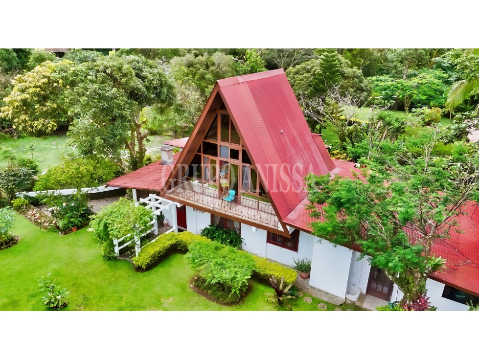 Oportunidad! Se Vende Casa en el Valle de Antón con Manantial Privado - 1