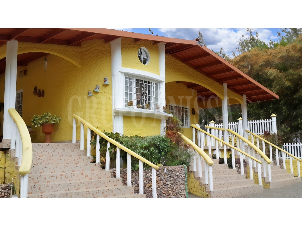 OPORTUNIDAD! Se vende Amplia Casa en Altos del Maria — foto 2