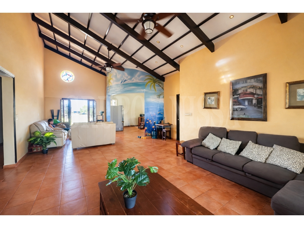 OPORTUNIDAD! Se Vende Casa con Piscina en Club de Golf Coronado — foto 2