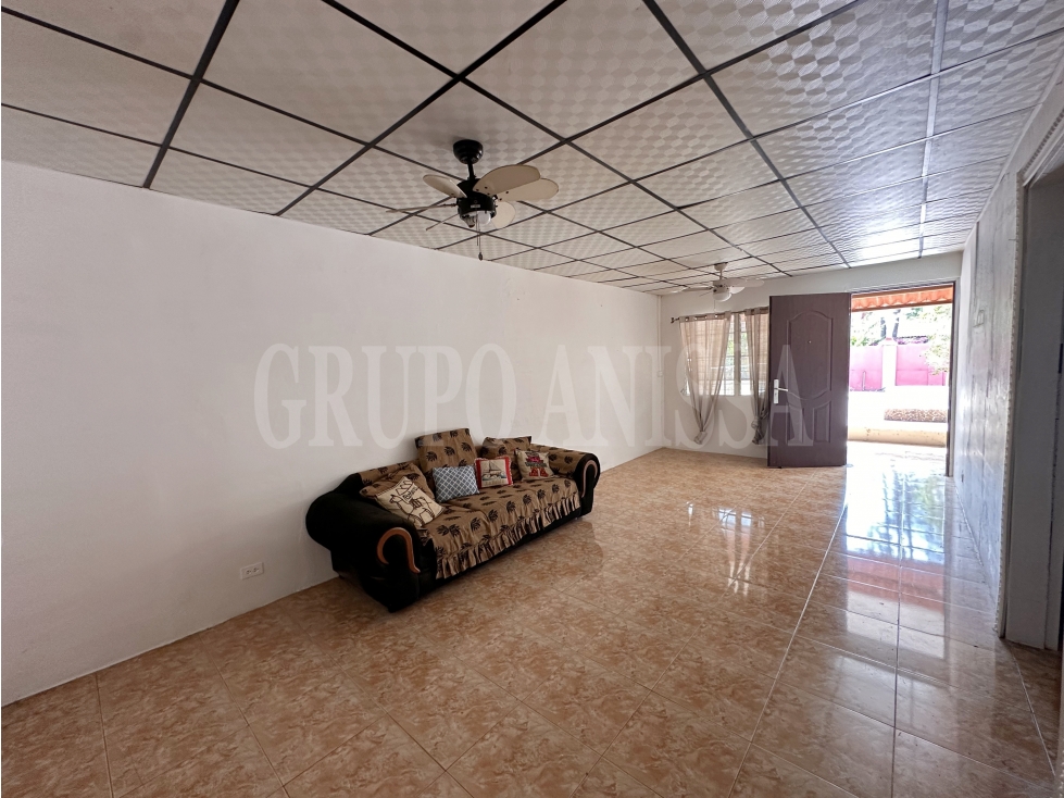 Se Vende! Amplia Casa con Apartamento Adosado en Nueva Gorgona — foto 2