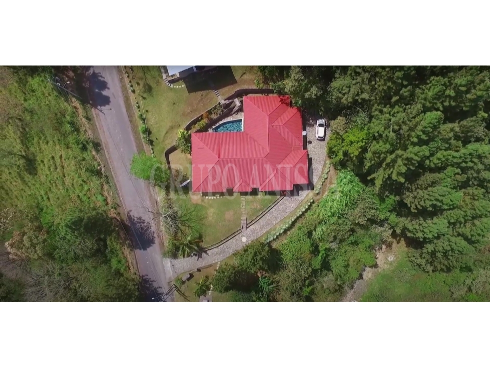Oportunidad Única! Se Vende Casa Con Vistas Impresionantes en Sora - 3