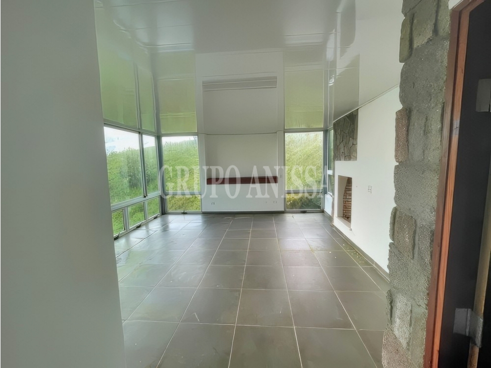 Se Vende Moderna Casa en la Urbanización Las Nubes del Valle de Antón - 4