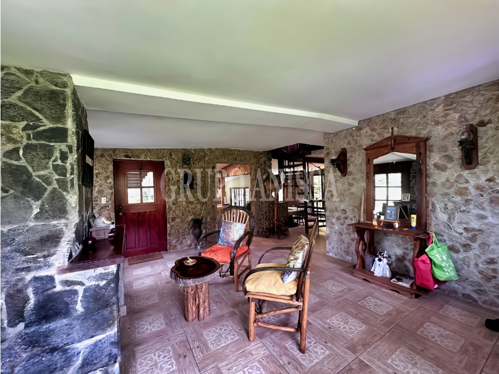 Oportunidad! Se Vende Casa en el Valle de Antón con Manantial Privado - 3