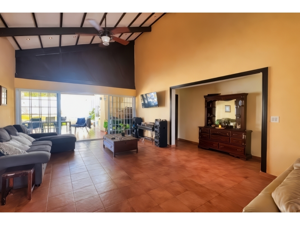 OPORTUNIDAD! Se Vende Casa con Piscina en Club de Golf Coronado — foto 3