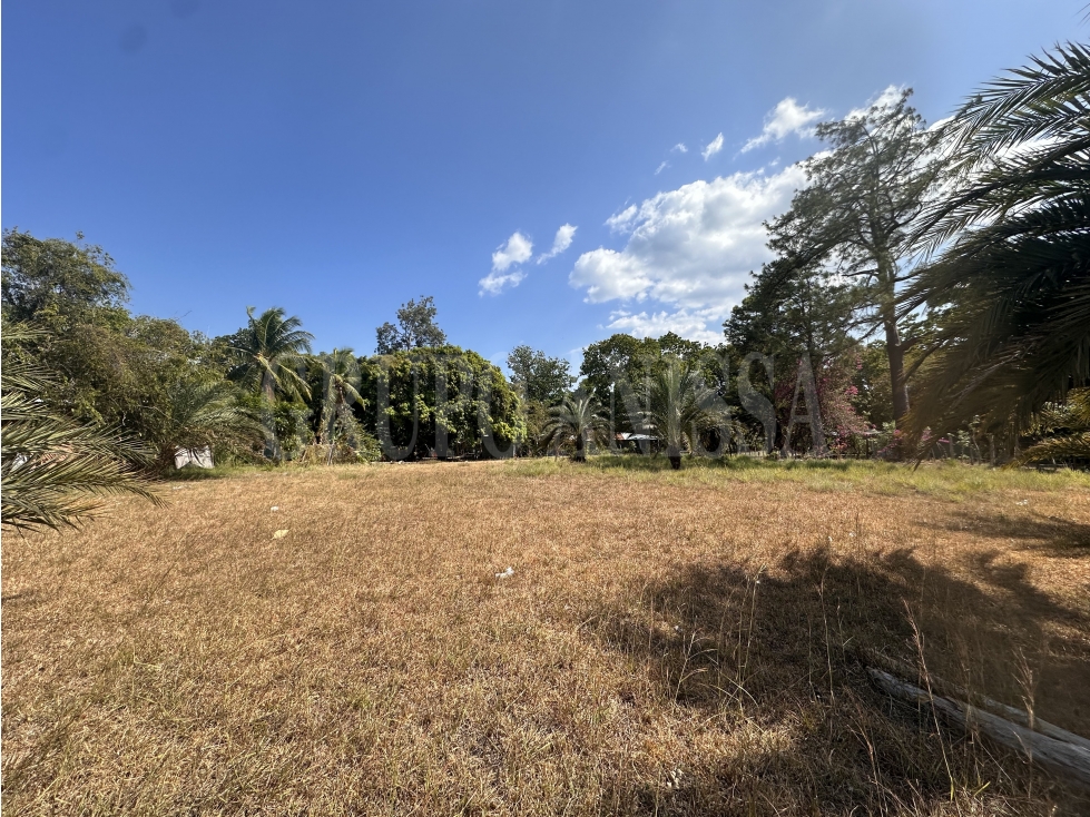 Oportunidad! Se vende Terreno Plano de Esquina en Nueva Gorgona — foto 3