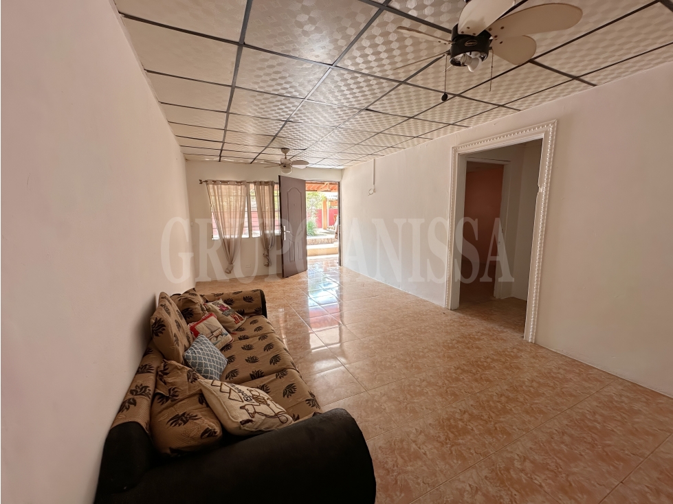 Se Vende! Amplia Casa con Apartamento Adosado en Nueva Gorgona — foto 3