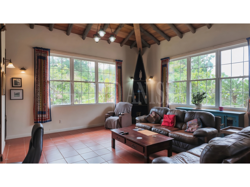 Se vende Amplia Casa en Altos del Maria con vistas panorámicas — foto 3