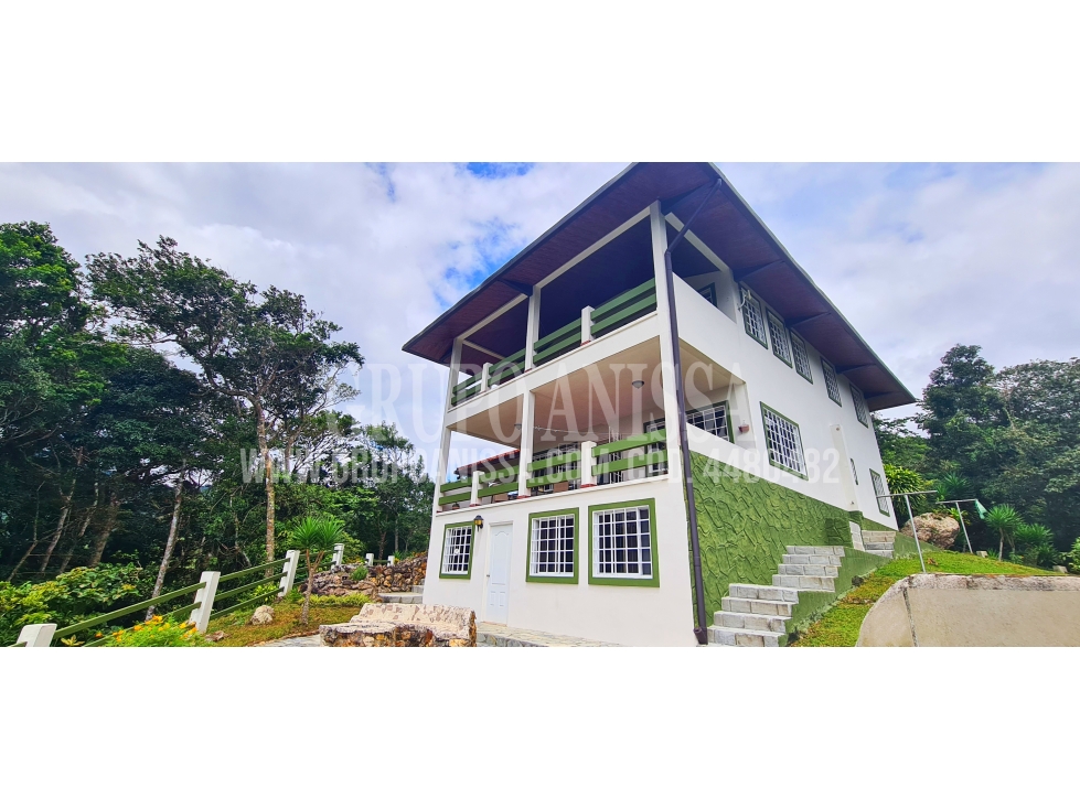 Se Vende Amplia y Hermosa Casa en Altos del Maria