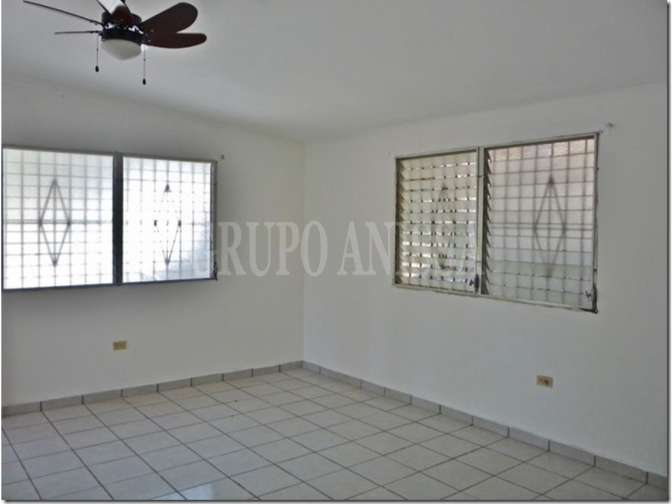 Oportunidad! Se Vende Amplia Propiedad en La Laguna de San Carlos - 4
